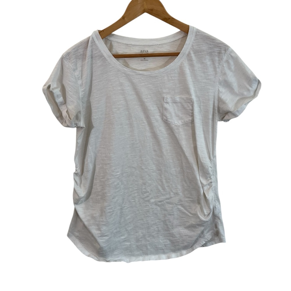 a.n.a Maternity  Scoop neck White T-shirt with a Pocket Size M